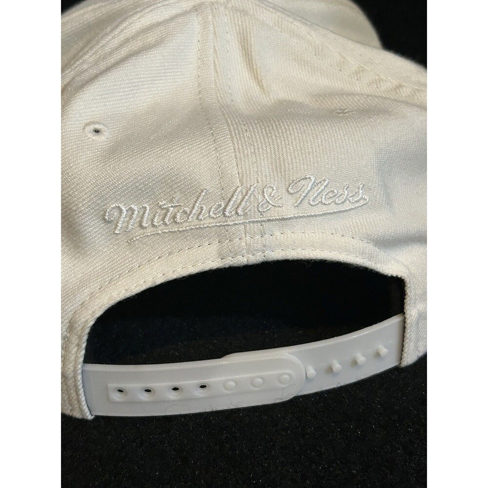 Milwaukee Bucks NBA Mitchell & Ness Adjustable Snapback Hat/Cap White - Picture 10 of 12